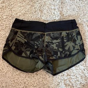 lululemon camo speed up shorts size 4